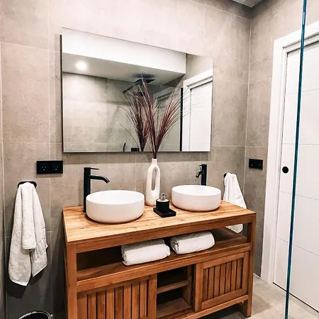 O Lar De Laura Casa Familiar Escapada Tranquila Con Piscina Y Sala De Juegos Cerca De * Виго