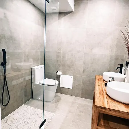 O Lar De Laura Casa Familiar Escapada Tranquila Con Piscina Y Sala De Juegos Cerca De Vigo