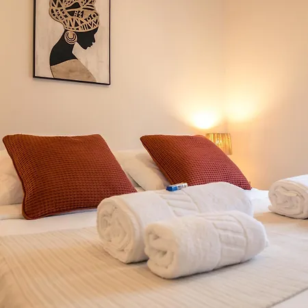 O Lar De Laura Casa Familiar Escapada Tranquila Con Piscina Y Sala De Juegos Cerca De Hébergement de vacances