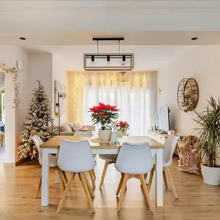 Дом отдыха O Lar De Laura Casa Familiar Escapada Tranquila Con Piscina Y Sala De Juegos Cerca De Виго