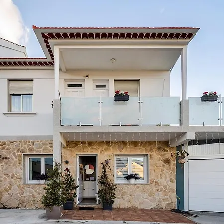 Hébergement de vacances O Lar De Laura Casa Familiar Escapada Tranquila Con Piscina Y Sala De Juegos Cerca De Vigo