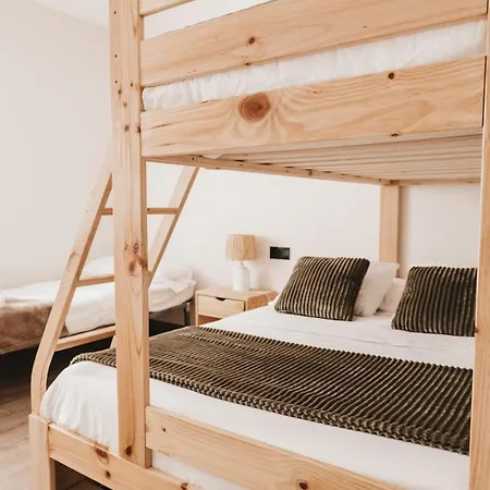 Casa de Férias O Lar De Laura Casa Familiar Escapada Tranquila Con Piscina Y Sala De Juegos Cerca De *